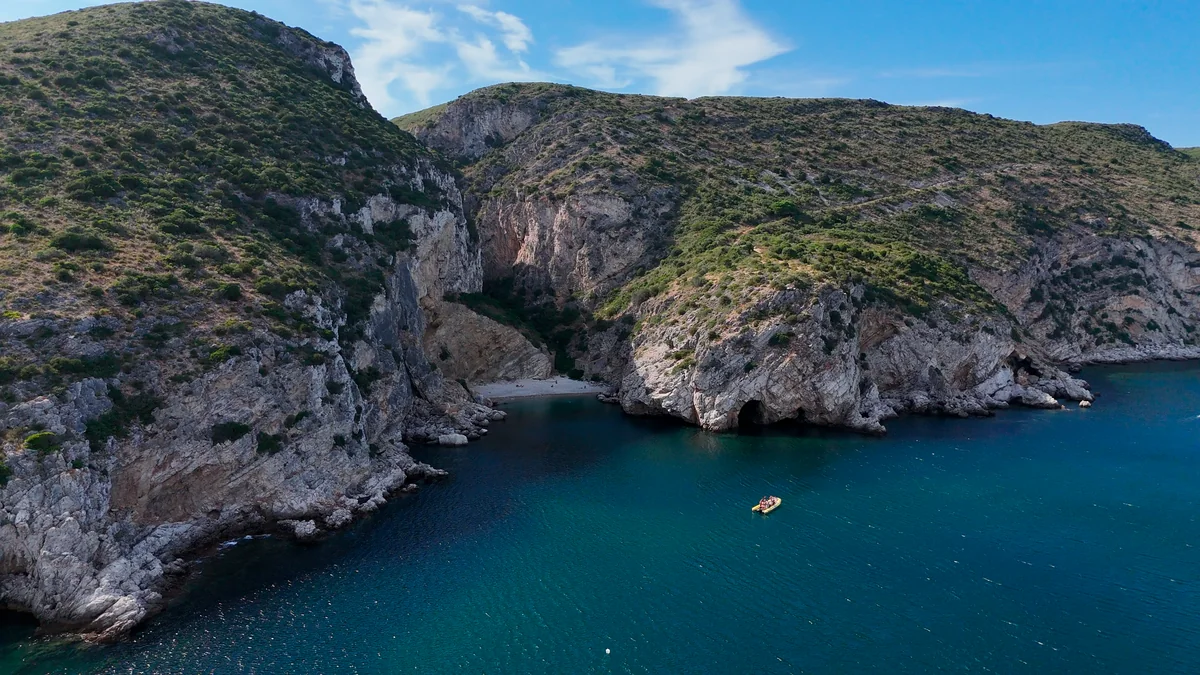 Baleeira Beach