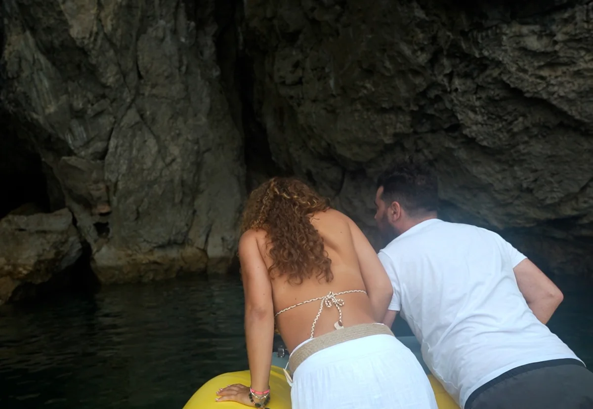 Praias e Grutas Secretas